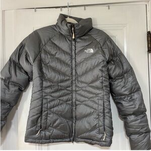 ❄️✨ The North Face Girls Silver Puffer Jacket | Size Medium ✨❄️